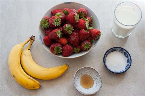 Strawberry Banana Milkshake Everyday Delicious