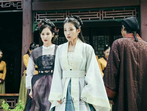 Ji mong, the time traveller,creates with the fate of two lovers , who were never destined to meet to cover up a blunder on his part. || Hanbok || Hae Soo in Scarlet Heart Ryeo | Korean Fashion Amino | Korean hanbok in 2019 ...