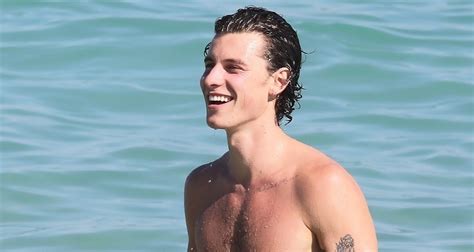 Shawn Mendes Shows Off His Shirtless Bod At The Beach In Miami Photos Shawn Mendes