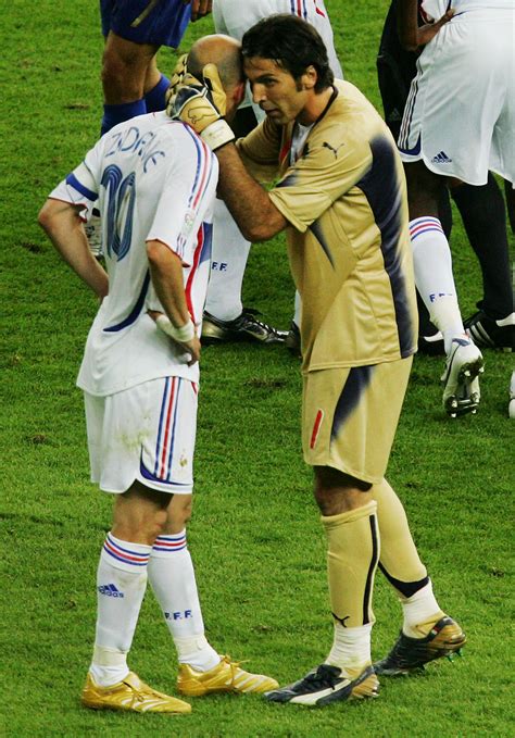 Zidane hatte seinen angriff damit begründet, dass materazzi auf dem platz mehrmals sehr harte worte gegen seine mutter und seine schwester verwendet habe. Buffon angetan: „Zidanes Karriere als Trainer wird äußerst ...