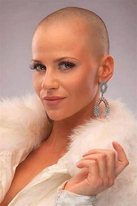 What is the best haircut for balding? Love Bald Women | Bald women, Short hair styles, Cool ...
