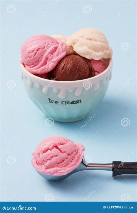 Strawberry Vanilla And Chocolate Ice Cream Scoops Stock Photo Image Of Strawberry Summer