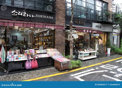 Insadong In Seoul South Korea Editorial Photography Image Of Shopping Sightseeing 204864217