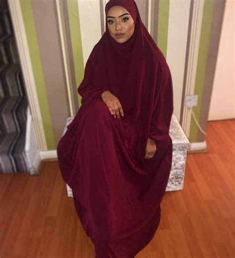 Pin By Nauvari Kashta Saree On Hijabi Queens Fashion Indian Women Jilbab