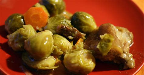 Jarret et potée de choux de Bruxelles Feuille de choux