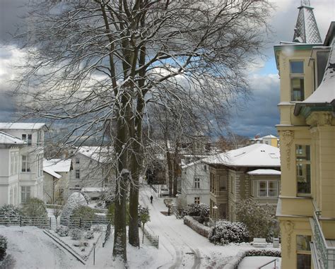 Die brunnenstraße ist eine 2,3 kilometer lange straße in den berliner ortsteilen mitte und gesundbrunnen des bezirks mitte. Waldschloss Heringsdorf Wohnung 2 - Lage und Umgebung