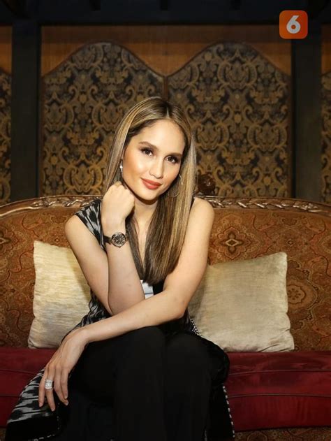 Anda tinggal klik gambar kemudian save as di komputer. Artis Paling Cantik Dan Ganteng Di Indonesia - Actris ...