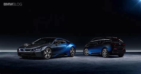 La bmw i3 è la prima vettura elettrica della casa di monaco che ha voluto creare un'auto ecologica rimandendo però fedele alla sua tradizione che mette il piacere di guida davati a tutto. BMW i3 and the BMW i8 Garage Italia CrossFade introduced in Paris