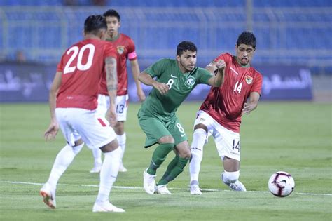 يلتقي المنتخب السعودي الأول لكرة قدم الصالات غدًا الأحد نظيره الإماراتي في ثاني مباريات الجولة الثانية من منافسات بطولة وكان المنتخب السعودي قد أنهى استعداداته للمباراة بإ. مدرب المنتخب السعودي يبرر التعادل بحظ بوليفيا » صحيفة خبر عاجل