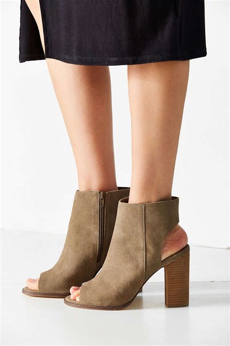Millie Peep Toe Ankle Boot 79 Urban Outfitters Peep Toe Ankle Boots Boots Cute Shoes