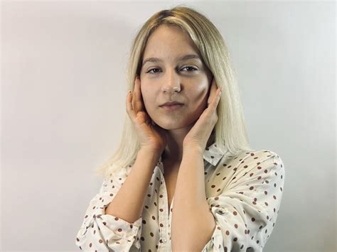 mallorycastro blond female webcam