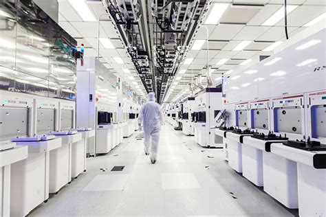 Globalfoundries Details 7 Nm Plans Three Generations 700 Mm² Hvm In