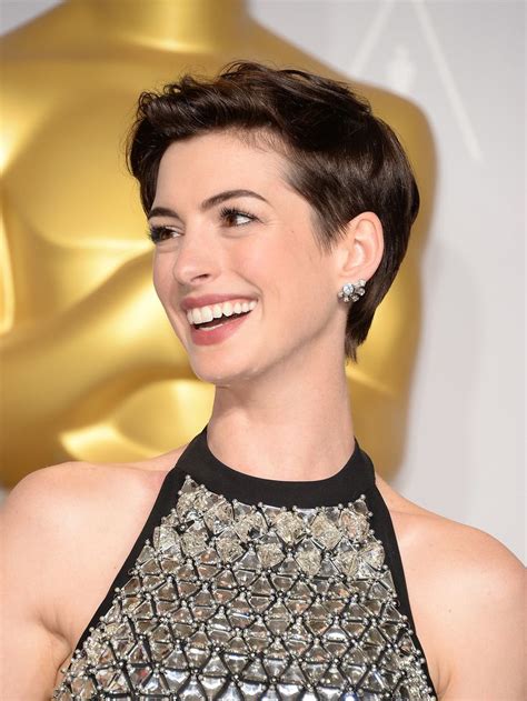 Simple Sweep Up At The Oscars Anne Kept Her Look Simple With A Messy