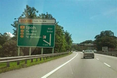 Maybe you would like to learn more about one of these? Kecoh kemalangan sebab kereta masuk simpang mengejut, tak ...
