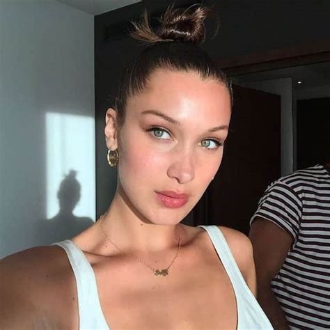 The supermodel has appeared on the covers of french, italian, japanese. Bella Hadid: la mannequin vient en aide aux plus démunis ...