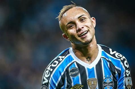 Everton's wife isa ranieri, uploaded … Pin de Fernanda Toillier em grêmio | Everton, Everton ...
