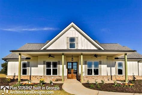 Plan 51761hz Classic 3 Bed Country Farmhouse Plan House Plans