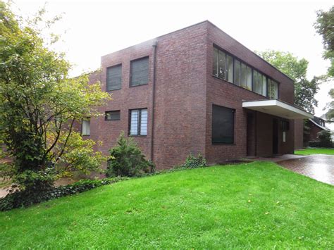 They are named haus lange and haus esters, designed around 1927 and constructed 1930. EntreVoir: Museum Haus Lange und Museum Haus Esters - Krefeld