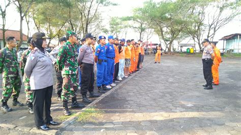 Hingga kini, polisi terus melakukan penyelidikan kasus tersebut. Penyisiran Pencarian Korban Laka Laut di Pantai Bugel Panjatan