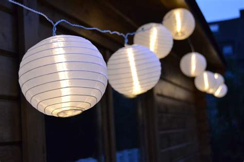 Damit ersparen sie sich eventuelle. LED Lichterkette mit 15 XXL Lampions innen und außen