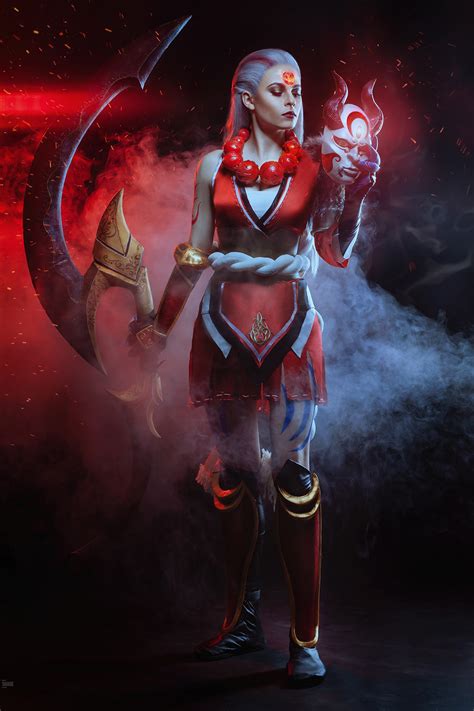 Damn, diana is my main since the day i started lol in 2012, and. Lina Aster photography - Blood Moon Diana, League of Legends