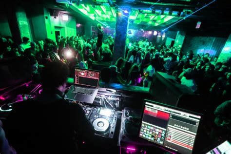 Chicago Nightclubs And Lounges Find Nightlife Dance Clubs And Bars