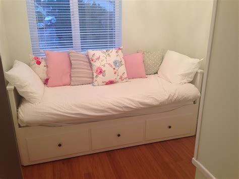 Ikea Hemnes Day Bed Now In Our Small Box Room Come Snug So In Love