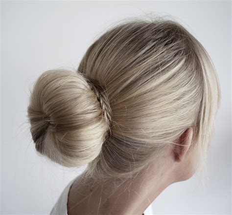 Remember the hairband will be showing so you might want to match or contrast it with your outfit. Concreate: Big Perfect Donut Bun