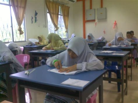 Mayoritas penduduk indonesia beragama islam. PEPERIKSAAN PERCUBAAN PMR SIRI 1 | Sekolah Menengah Agama ...