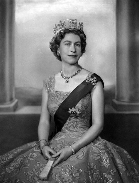Elizabeth ii ‒ queen of britain. Queen Elizabeth ii | Young queen elizabeth, Her majesty ...