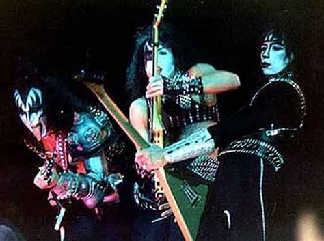 The rhythm of the night. Heavy Rock: KISS: "Creatures of the Night Tour 1983"; 40 ...