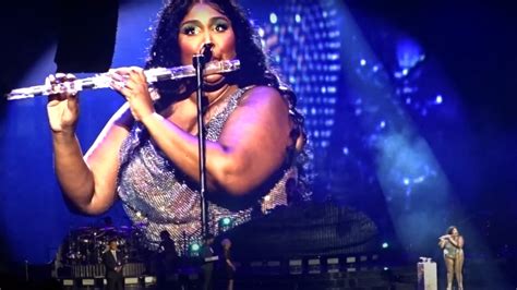 Lizzo Plays A 200 Year Old Crystal Flute Onstage That Once Belonged To