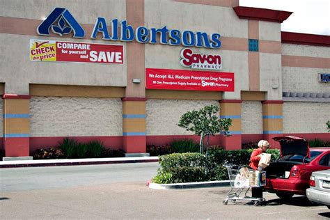 Grocer Albertsons Reports Strong Second Quarter Growth As It Waits To