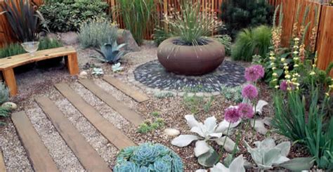 A classic that is everywhere. Pea Gravel - Tucson, AZ | Chop Chop Landscaping - Tucson, AZ