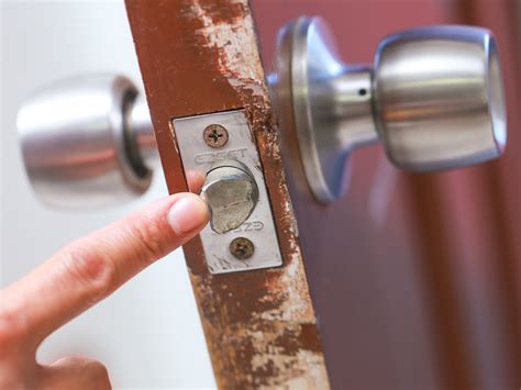 The most important factors to consider are the type and age of the knob. How to Open a Door Lock: 6 Steps (with Pictures) - wikiHow