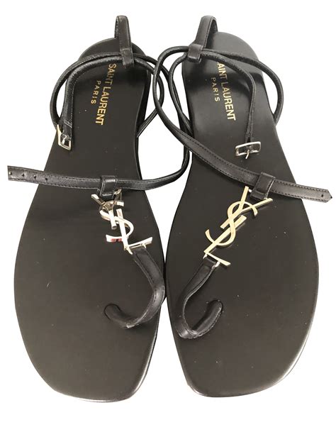 Die opyum yves saint laurent schuhe dagegen bestehen aus einem verschönerten absatz was entdecke alle schuhmodelle, sandalen und décolleté tribute und opyum ysl signiert und kaufe. SAINT LAURENT YSL Logo Sandalen. Gr. 38. NEU. OUTLET (mit ...