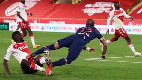باريس سان جيرمان وموناكو في مواجهة قوية جدا بنهائي كأس السوبر الفرنسي اليوم، الموافق 4/8/2018 ، لقاء سيكون كبيراً بين باريس حيث يغيب عن صفوف باريس سان جيرمان فى مباراة اليوم، النجم البرازيلى نيمار لعدم الجاهزية الفنية والبدنية، بعدما انضم لمعسكر. موقعة باريس سان جيرمان وموناكو… هذه هي نقاط القوة في القمة ...