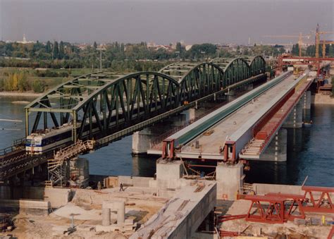 Jej nazwa pochodzi od mostu donaustadtbrücke. U6/14 Handelskai - PCD-ZT GmbH