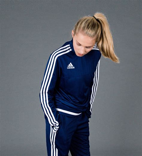Nelle dolomiti ed in val gardena direttamente con le frecce di trenitalia. Adidas Tracksuit Day l'iconica tuta con le tre strisce compie 50 anni (FOTO)