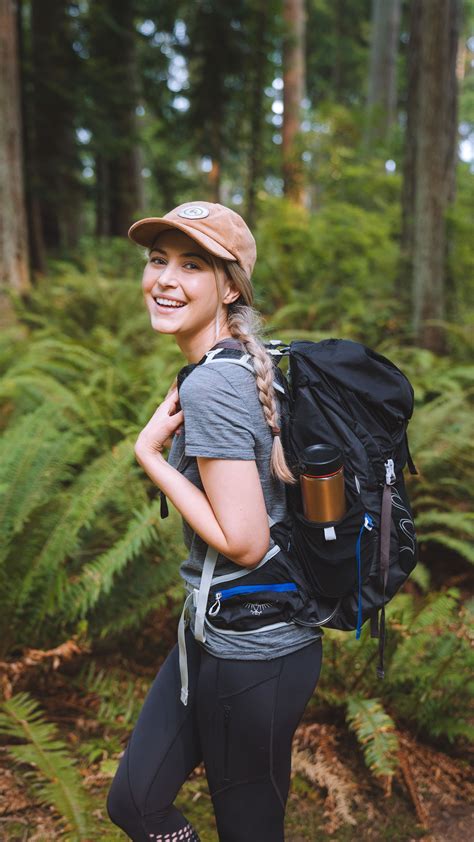 summer hiking outfit for women