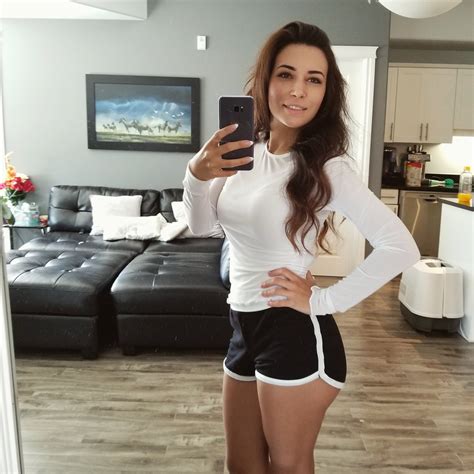 Who Is Alinity Divine Why Is She Famous On Twitch Reddit Instagram