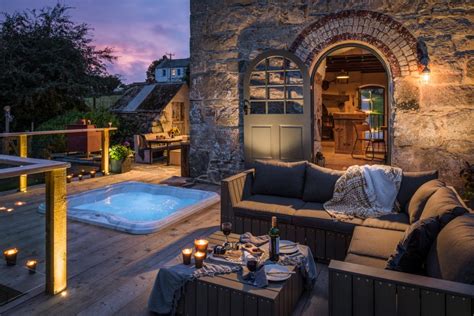 Watch pools, hot%20tubs, and%20beaches channels streaming live on twitch. Luxury UK Hot Tub Stays You Can Book Now | The Boutique ...
