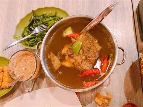 Rebus air bersama daun salam, daun jeruk, serai, dan bumbu halus sampai mendidih. Review: Warung Ipang, Jagonya Iga Penyet dengan Sambal ...