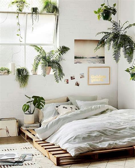 A minimalist bedroom design is often a good choice when talking about decorating a bedroom. 50 Minimalist Bedroom Ideas on A Budget | Ideeën voor ...