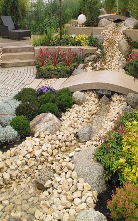 Get inspired with these garden and lawn edging ideas and tips. 21 Vast River Rocks Ideas for Front Yard Landscapes # ...