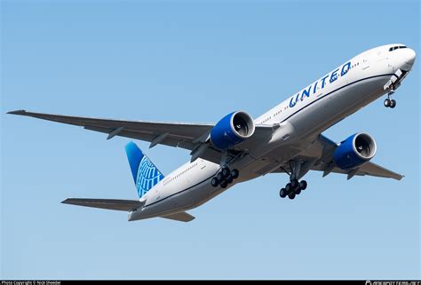 N2352u United Airlines Boeing 777 300er Photo By Nick Sheeder Id