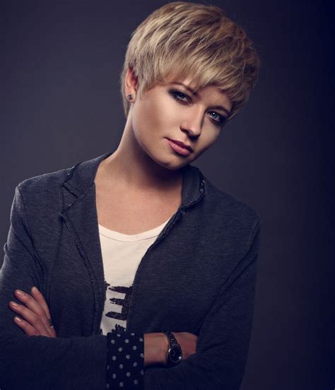 Check spelling or type a new query. Short Haircuts For Round Faces: 20 Styles to Try Now