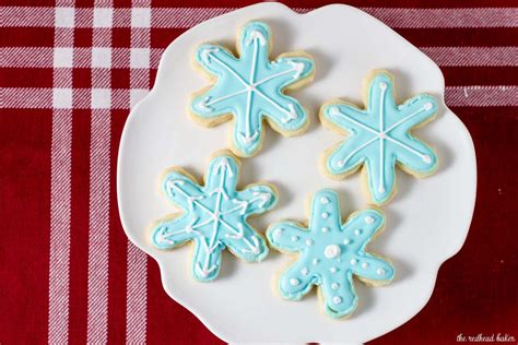 Achieving the right royal icing (video) how to decorate simple mini christmas cookies with royal icing | sweetopia. Snowflake Cookies | Recipe (With images) | Snowflake ...