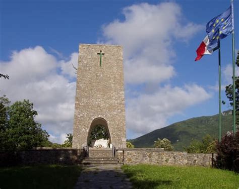 L'eccidio delle fosse ardeatine fu l'uccisione di 335 civili e militari italiani, prigionieri politici, ebrei o detenuti comuni, trucidati a roma il 24 marzo 1944 dalle truppe di occupazione tedesche come rappresaglia per l'attentato partigiano di via rasella, compiuto il 23 marzo da membri dei gap romani, in cui erano rimasti uccisi 33 soldati del reggimento bozen appartenente alla. Gemellaggio tra le Avis di Stazzema e Montelabbate nel ...