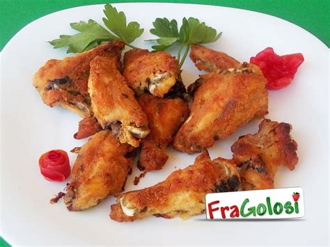 Disponete le alette di pollo non distanziandole in una teglia di alluminio e cuocetele in forno preriscaldato a 220°c per 40 minuti. ALETTE DI POLLO IMPANATE - Ricetta di FraGolosi.it